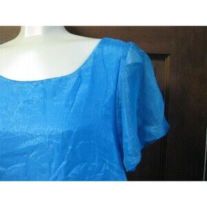 Graceful Women's Scoop Neck Blue Color Chiffon Short Sleeve Blouse